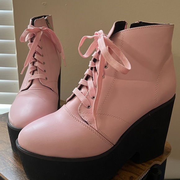 pastel pink lace-up booties - Picture 1 of 4